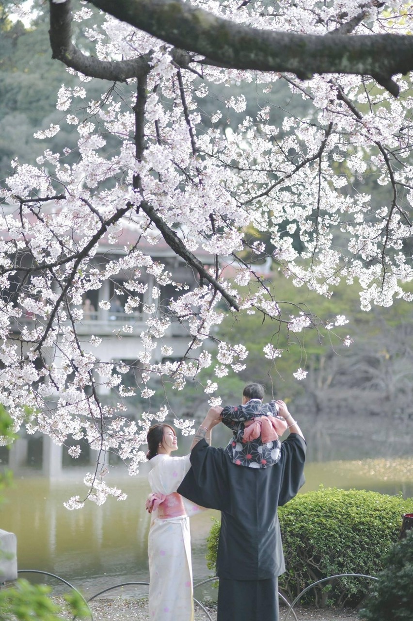 Vo chong nghi viec mot thang dua con di xuyen Viet anh 12