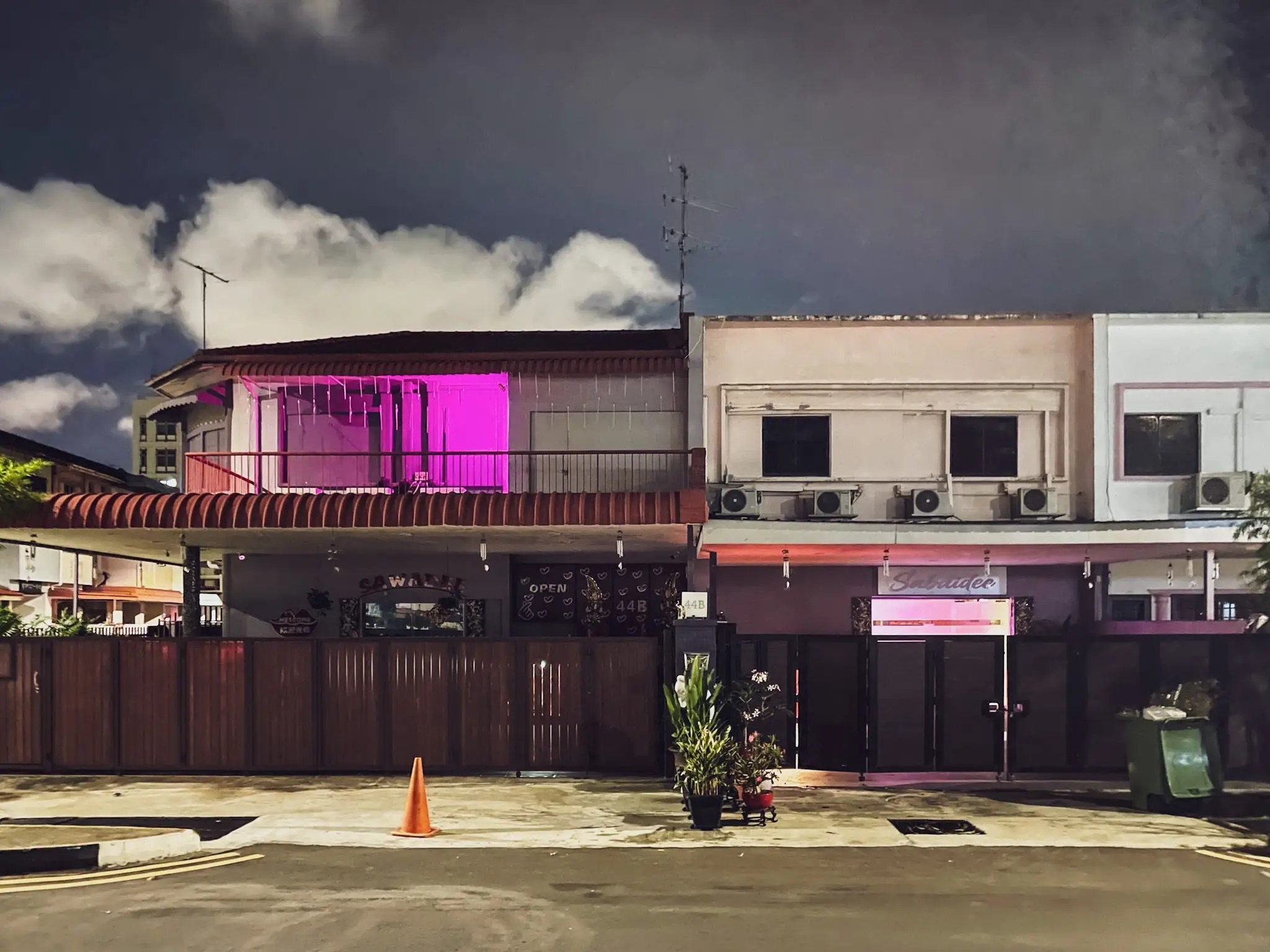 Pho den do o Singapore anh 3