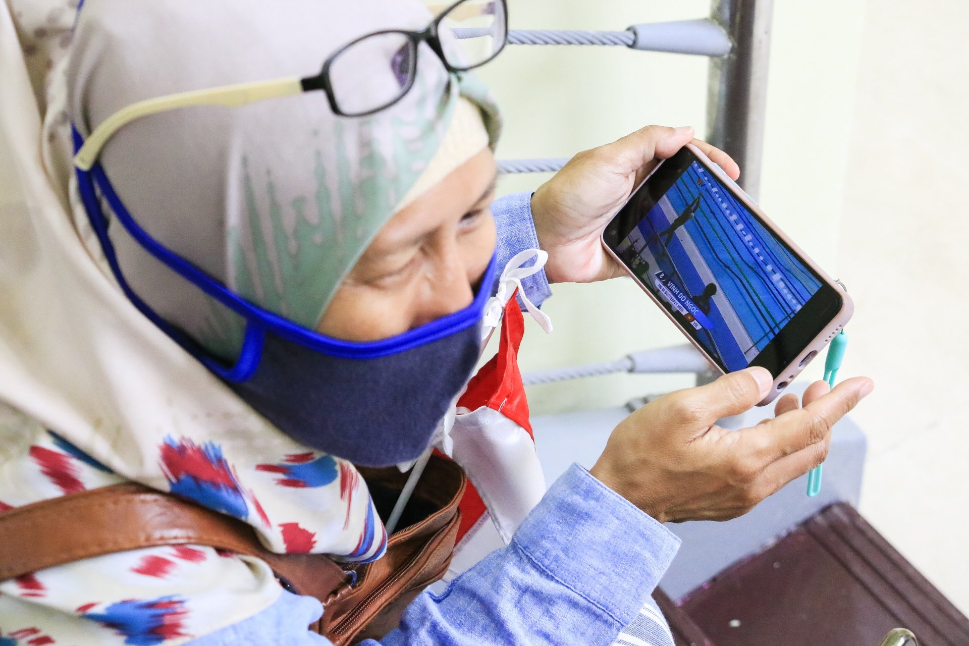 Me kinh ngu Indonesia khong dam xem con thi dau anh 2