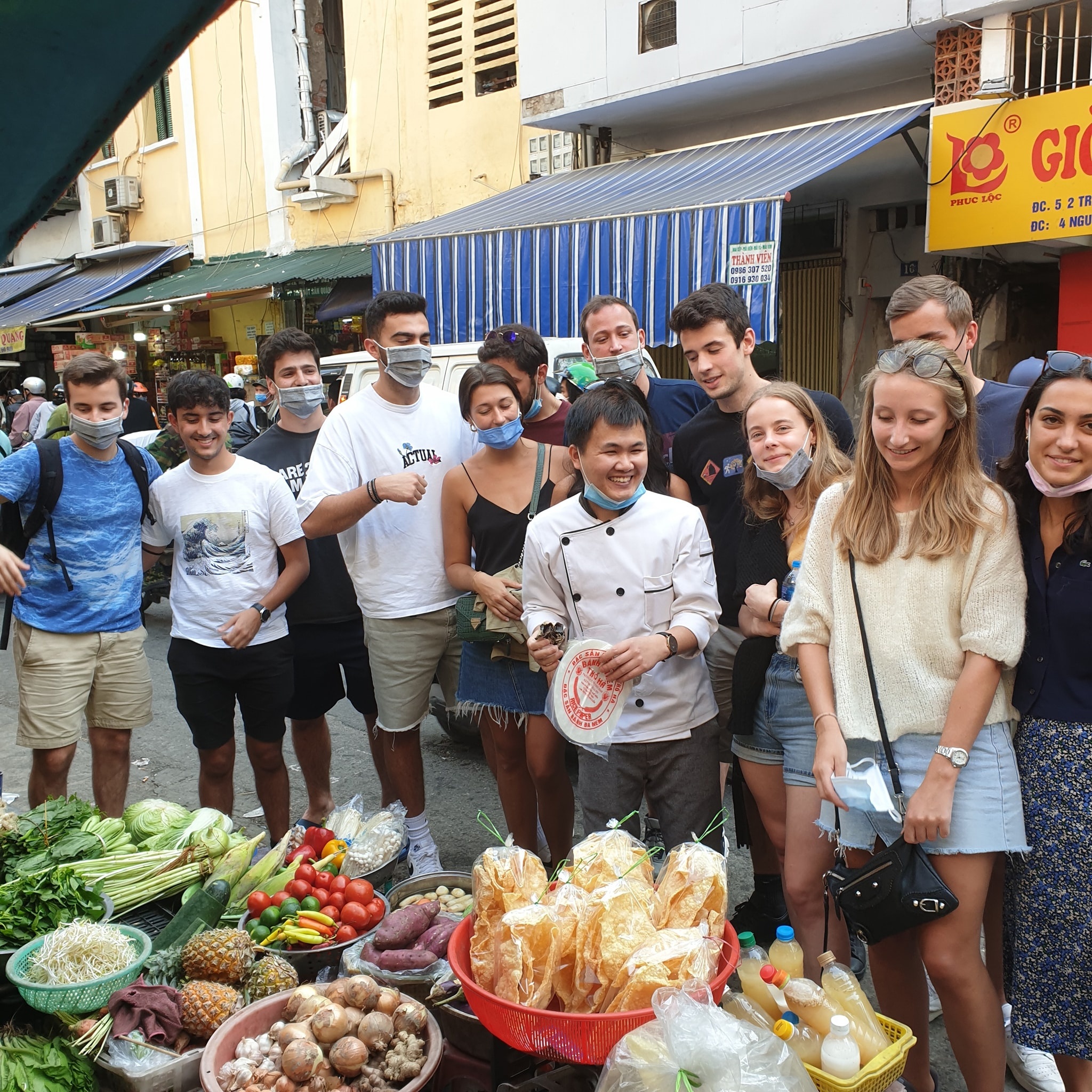 Dẫn khách Tây đi food tour quanh phố cổ Hà Nội ảnh 5 Dan khach Tay di food tour quanh pho co Ha Noi anh 5