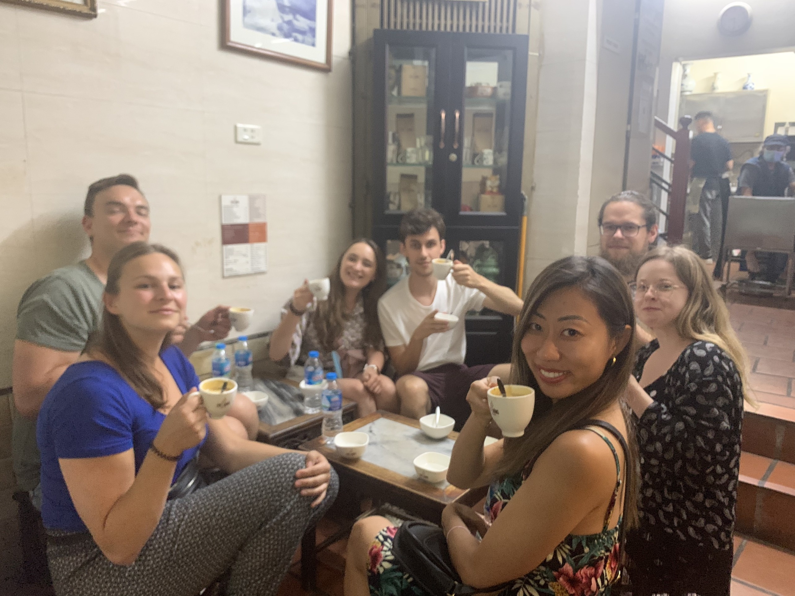 Dẫn khách Tây đi food tour quanh phố cổ Hà Nội ảnh 2 Dan khach Tay di food tour quanh pho co Ha Noi anh 2