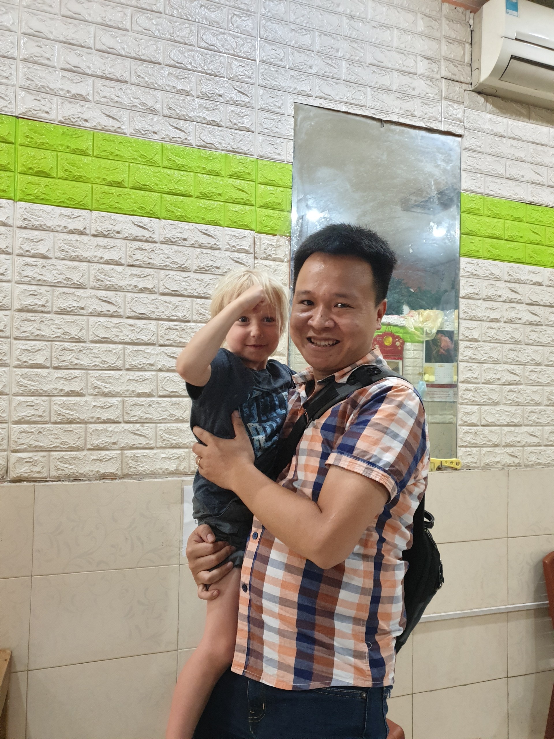 Dẫn khách Tây đi food tour quanh phố cổ Hà Nội ảnh 7 Dan khach Tay di food tour quanh pho co Ha Noi anh 7