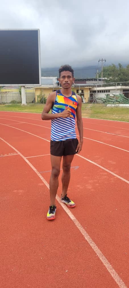 VĐV điền kinh Timor Leste cầm cờ Việt Nam ăn mừng ảnh 5 VDV dien kinh Timor Leste cam co Viet Nam an mung anh 5