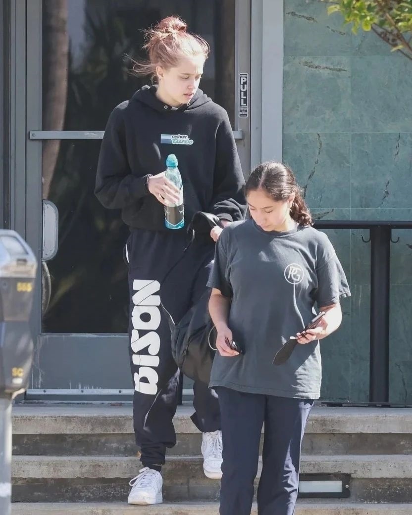 Con gai Angelina Jolie anh 5