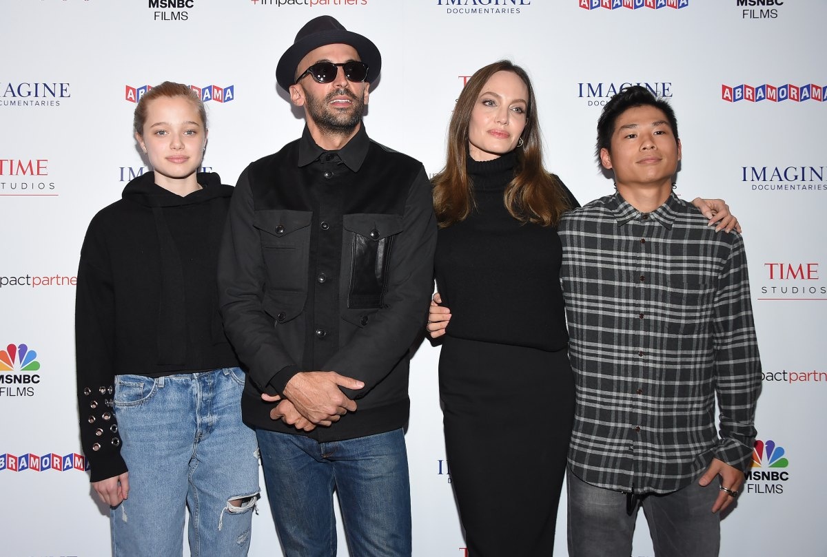 Con gai Angelina Jolie anh 9