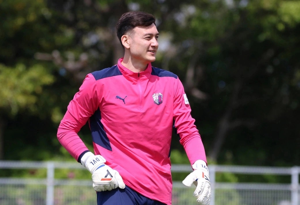 Phong cach cua 2 cau thu la con lai o tuyen Viet Nam hinh anh