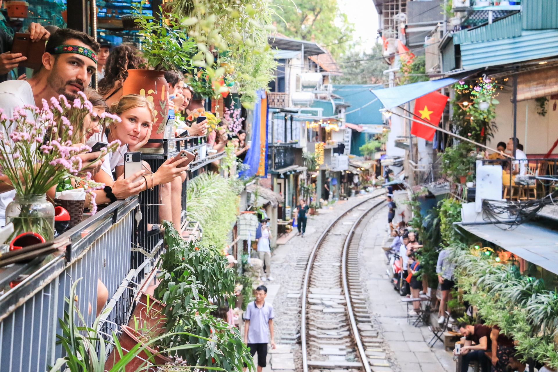 Khach du lich nuoc ngoai den Viet Nam anh 3