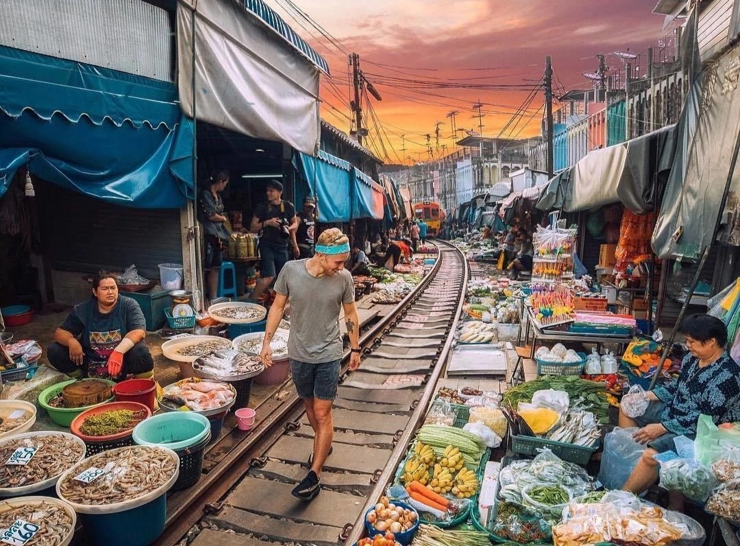 Cho duong tau Thai Lan hoi sinh hinh anh