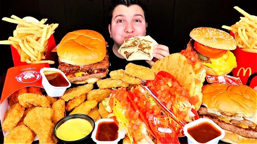 Gia lam TikToker am thuc de doi an mien phi hinh anh