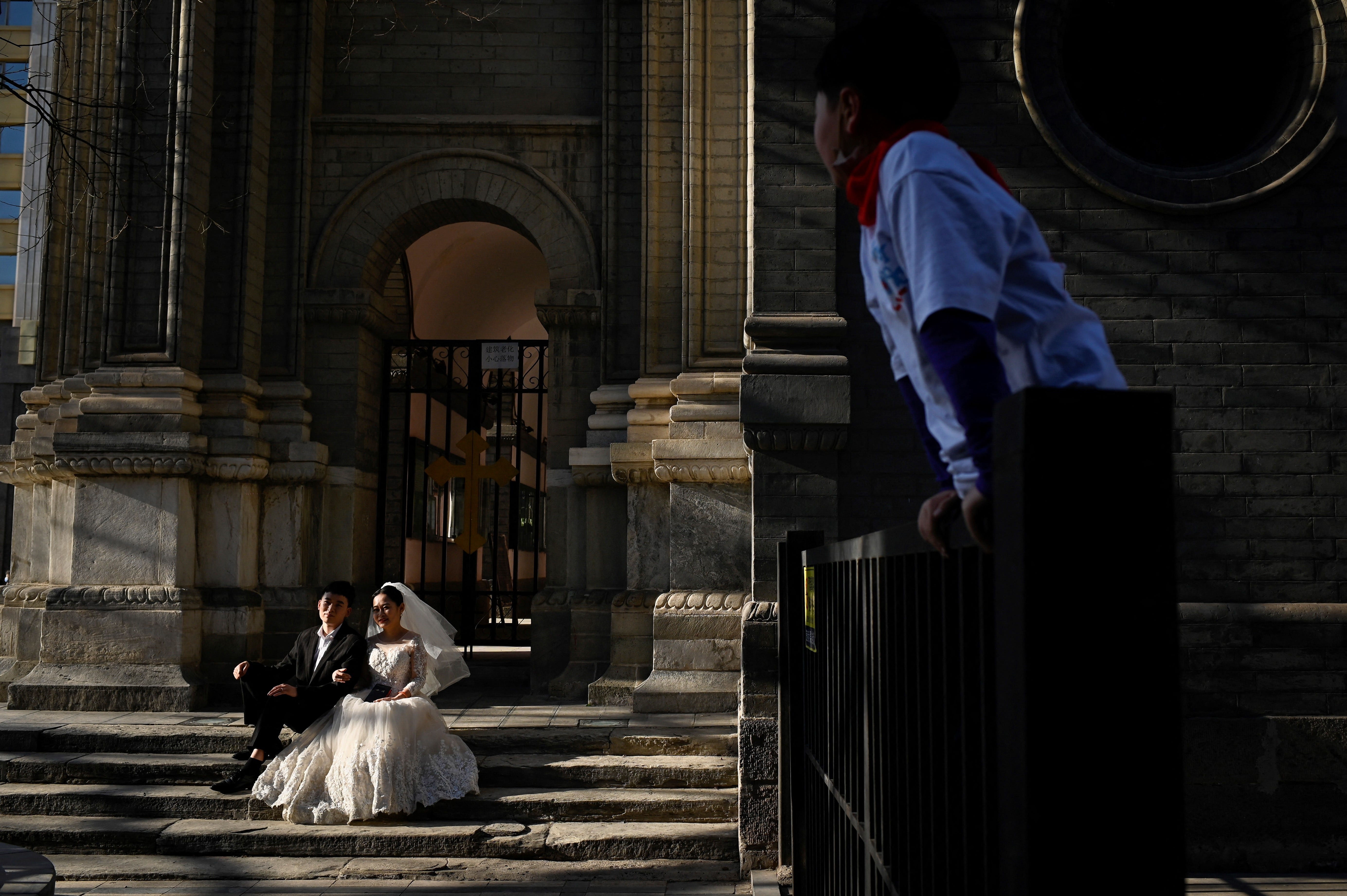 Nguoi tre tu choi ket hon anh 1