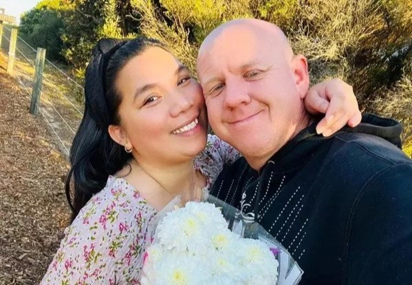 Chuyen tinh ngot ngao cua co nhan vien don phong voi chong Australia hinh anh