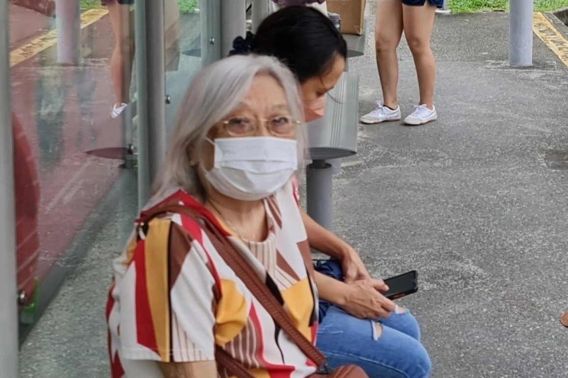 Tai xe Singapore bo di sau khi tha hanh khach o sai dia diem hinh anh