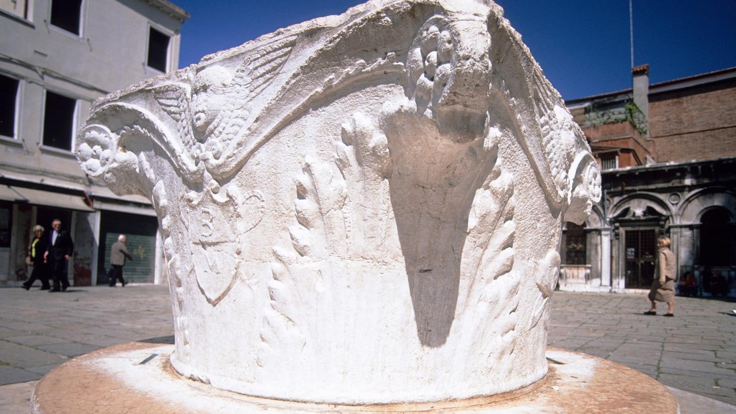 Pham luat khi du lich nuoc ngoai anh 1