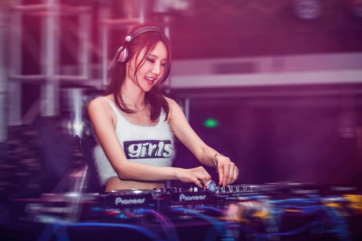 Cuoc song ve dem cua Trung Quoc chet mon vi Zero Covid-19 hinh anh