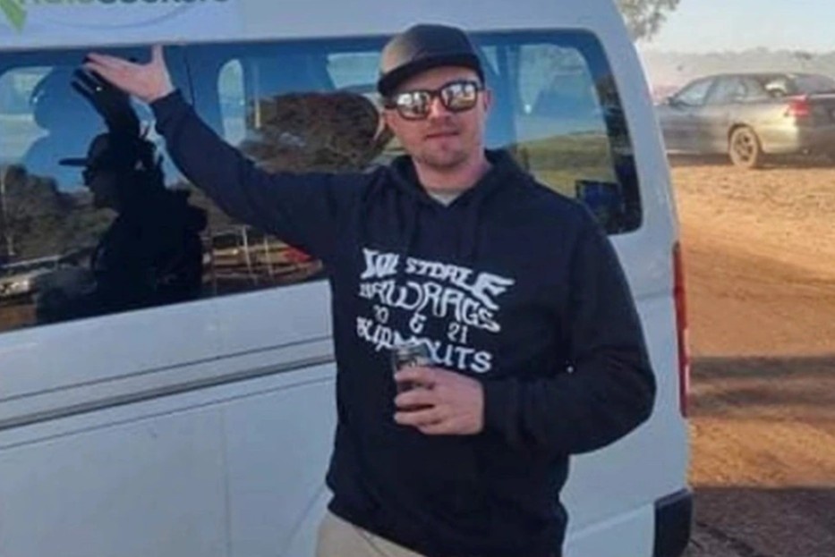 Ong bo Australia gay tranh cai vi du lich ket hop hien tinh trung hinh anh