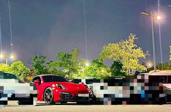 Nghèo đi vì mua xe sang ảnh 1 Ngheo di vi mua xe sang anh 1