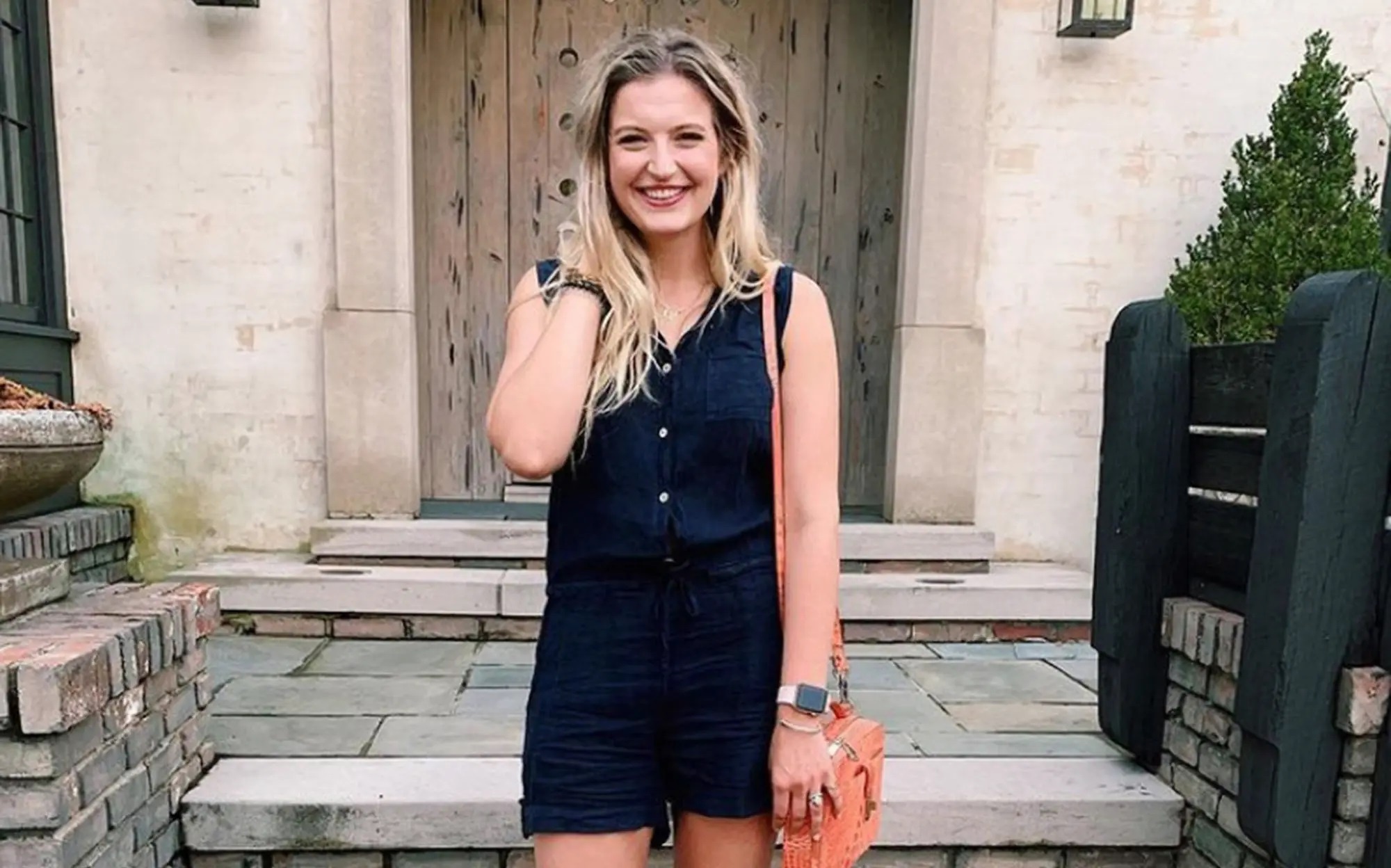 Bi cam tac nghiep vi mac vay ngan anh 1