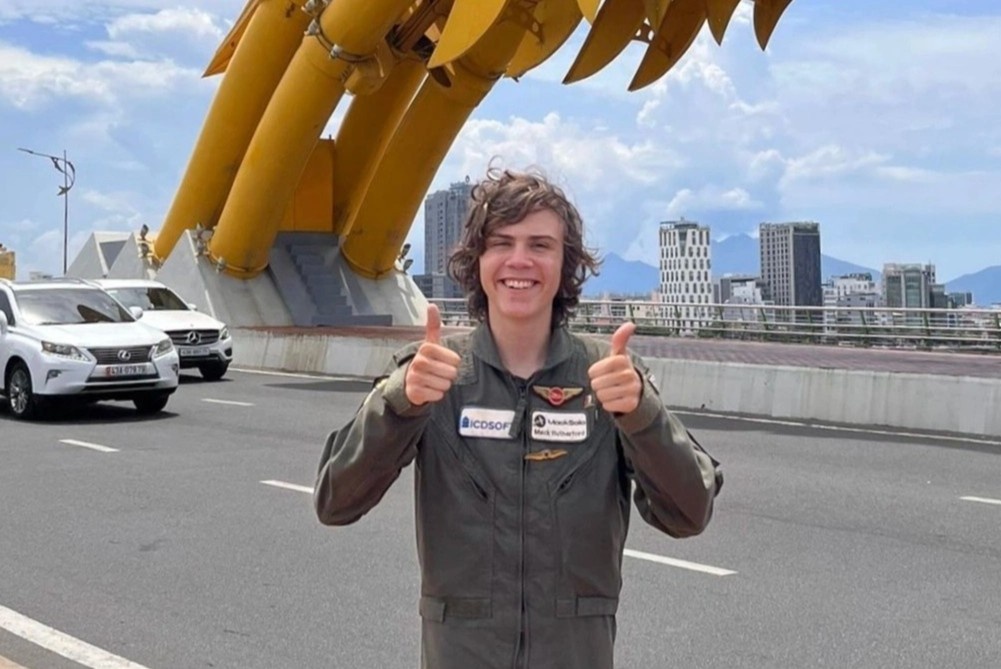 Phi cong 16 tuoi bay vong quanh the gioi: ‘Nguoi Da Nang rat tu te’ hinh anh