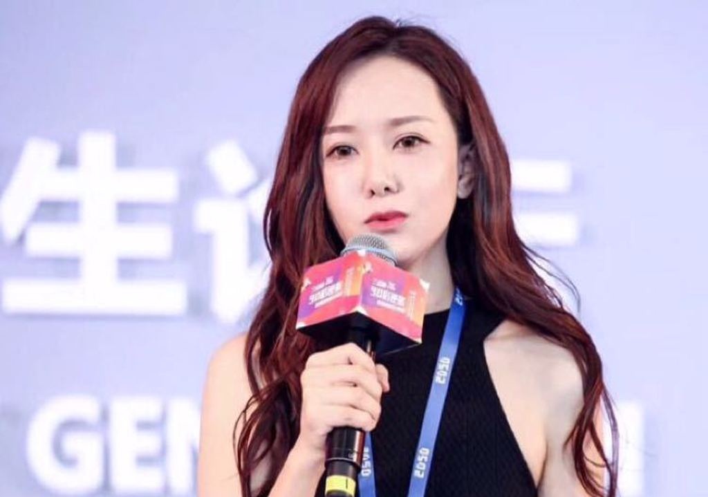 Bi kich cua co gai Trung Quoc bi bat nat den tu sat vi khoc ong Abe hinh anh