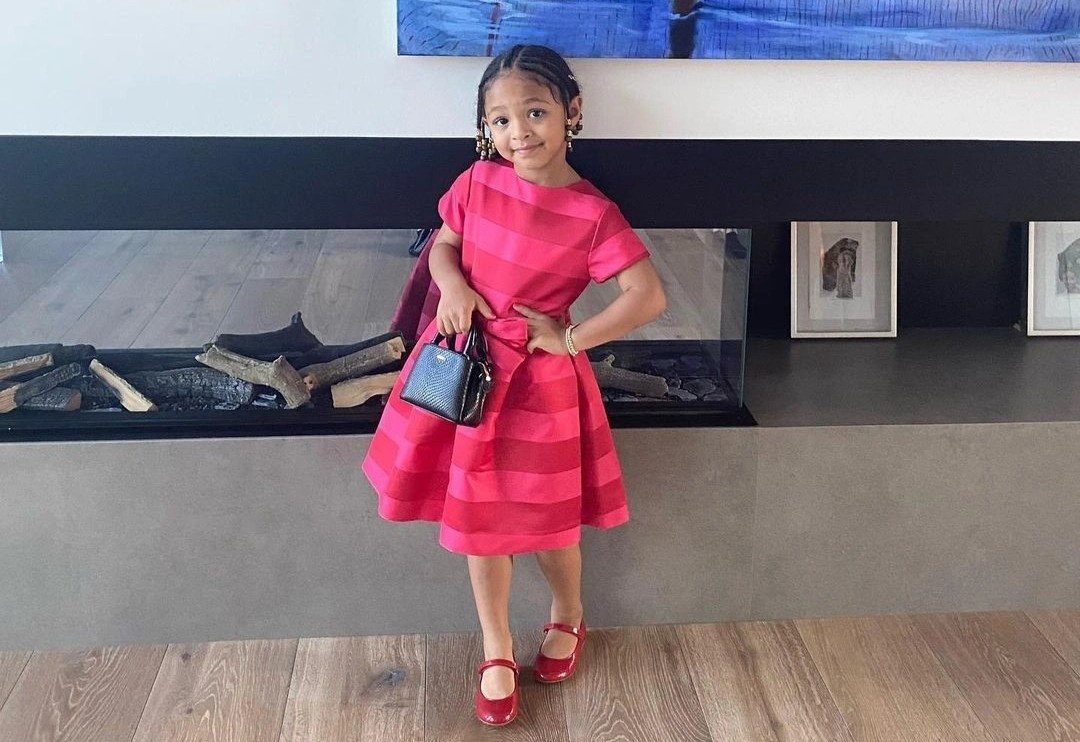 Con gai ngoi sao quan vot song giua nui hang hieu du moi 5 tuoi hinh anh