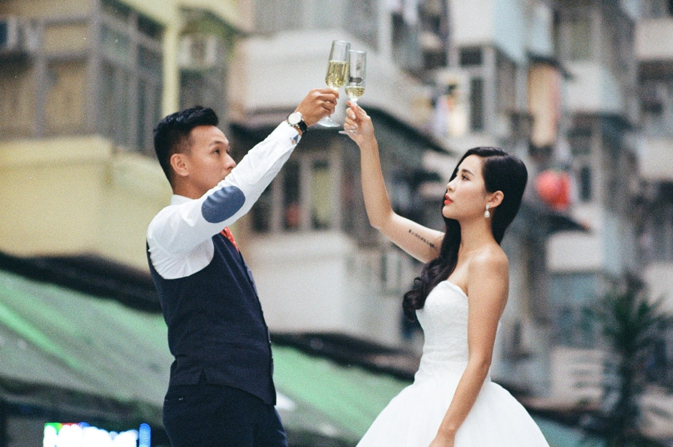 Gioi tre Trung Quoc khong the tra loi cau hoi 'Bao gio cuoi?' hinh anh