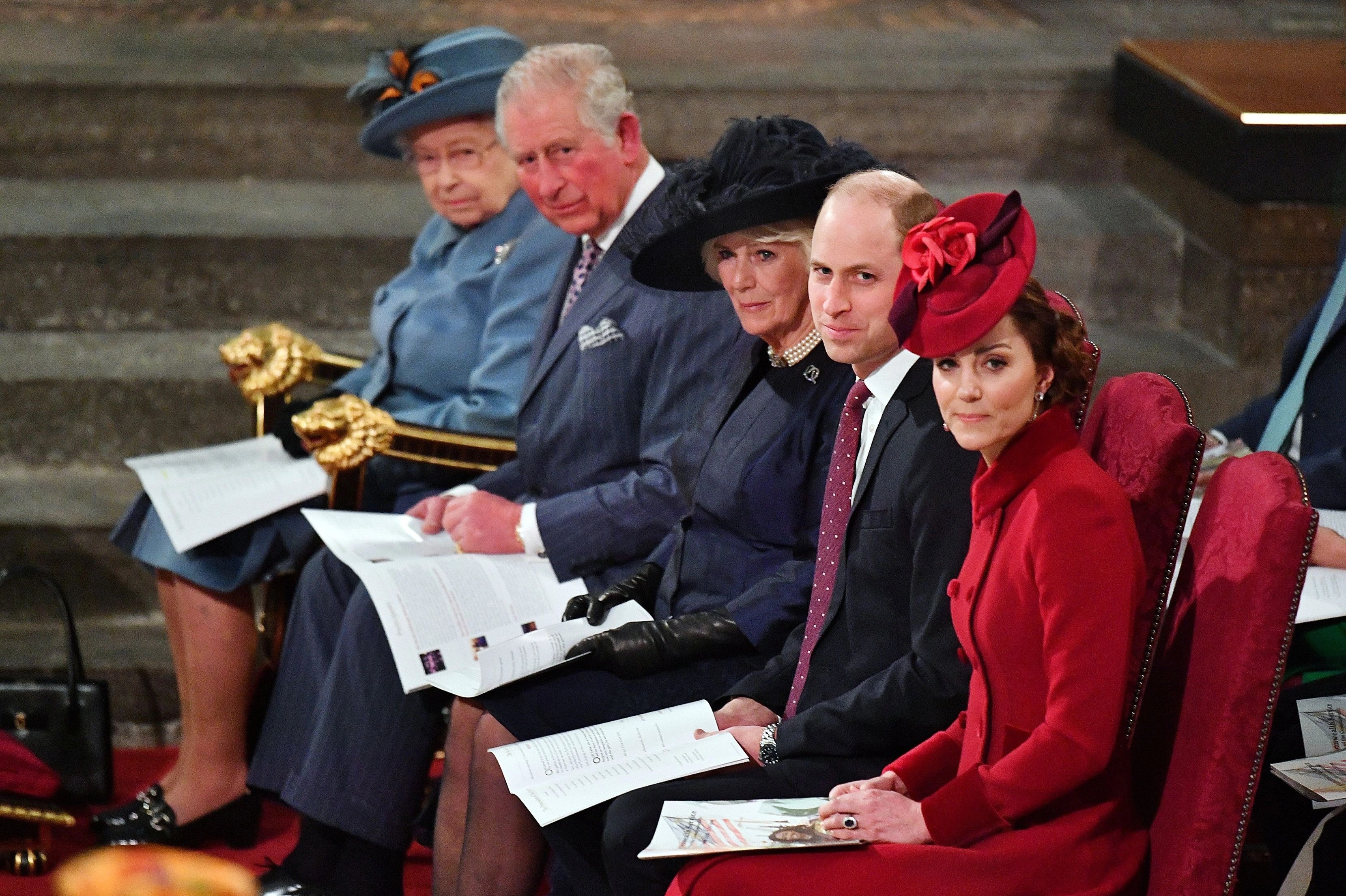 Ai giau nhat gia dinh hoang gia Anh hinh anh