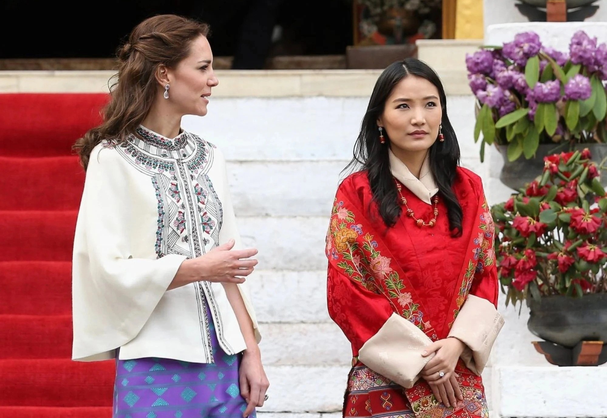 Vuong hau tai sac, xuat than quy toc cua Bhutan hinh anh