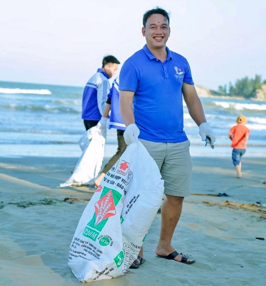 Tinh nguyen nhat rac anh 1