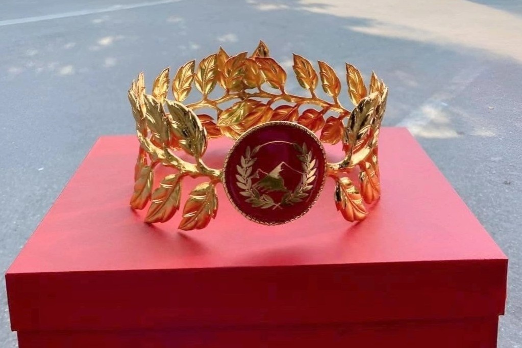 Vong nguyet que ma vang 24K, son son thep vang cua Olympia hinh anh