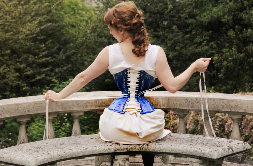 Be gai hut mo nam 7 tuoi vi tieu chuan sac dep doc hai hinh anh