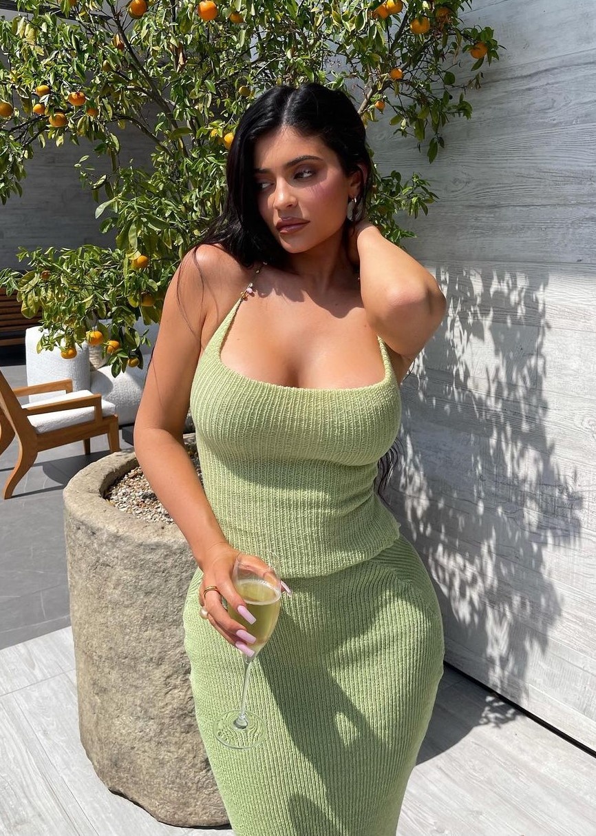 Nha Kardashian Jenner anh 3