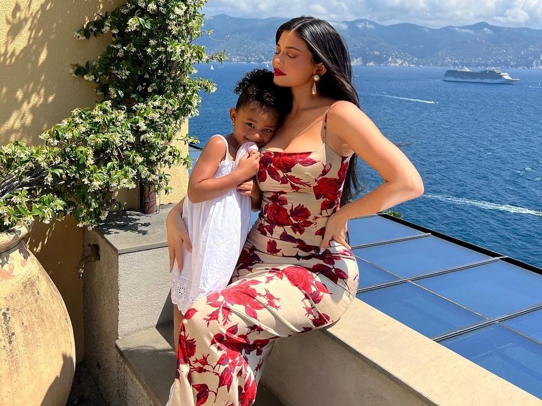 Nha Kardashian Jenner anh 4