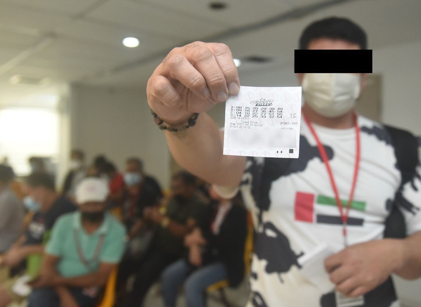 433 nguoi cung trung doc dac o Philippines chi la may man? hinh anh