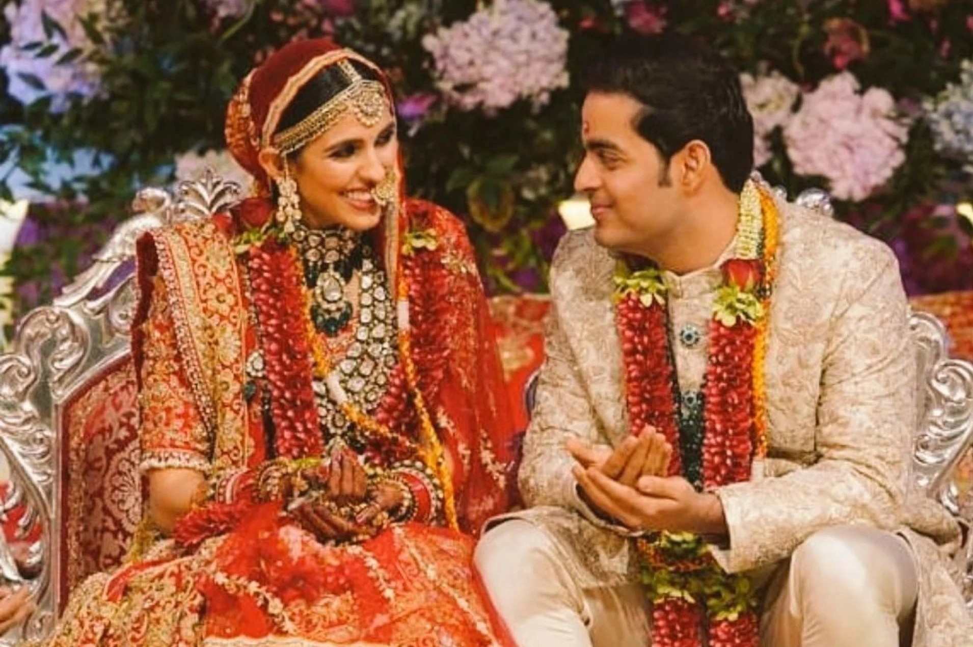 Do giau co cua vo chong cau ca nha Ambani va ai nu ty phu kim cuong hinh anh