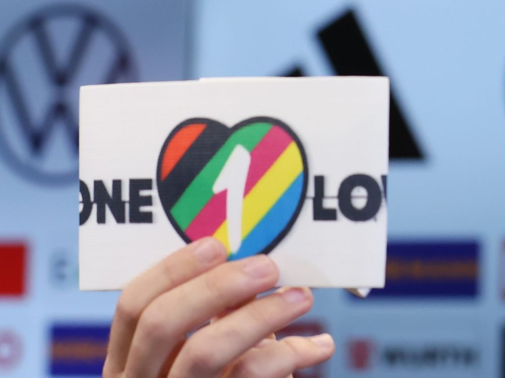 Bang tay One Love anh 1