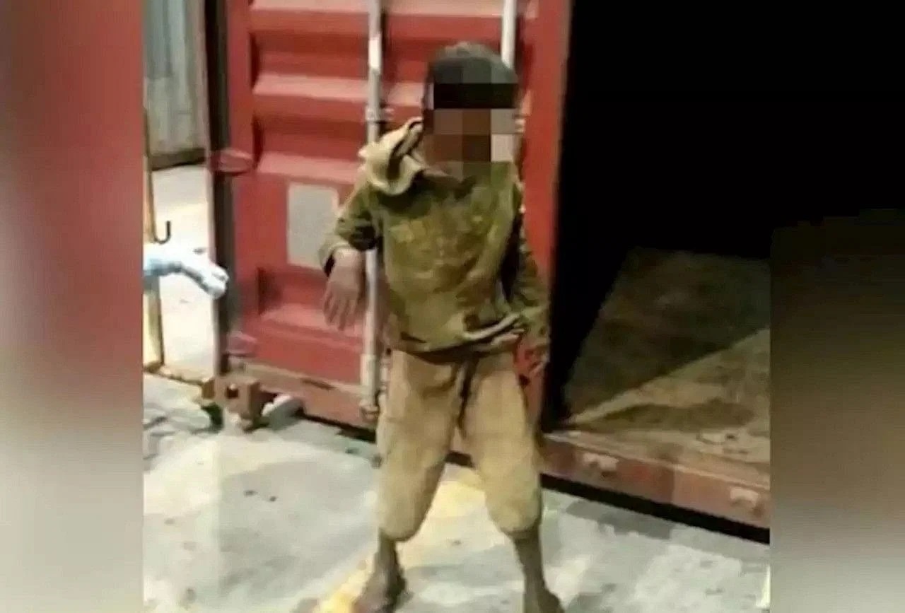 Bi nhot trong container anh 1