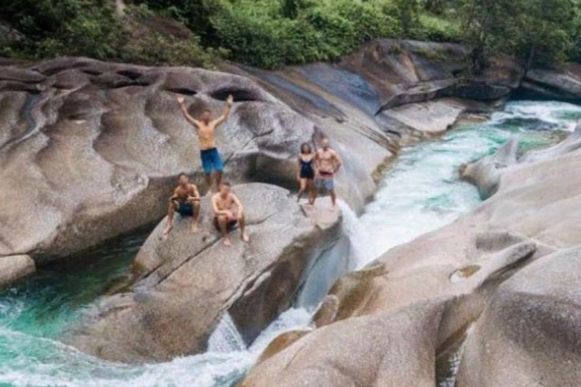 Noi canh dep nhu tranh ve nhung an chua su chet choc hinh anh