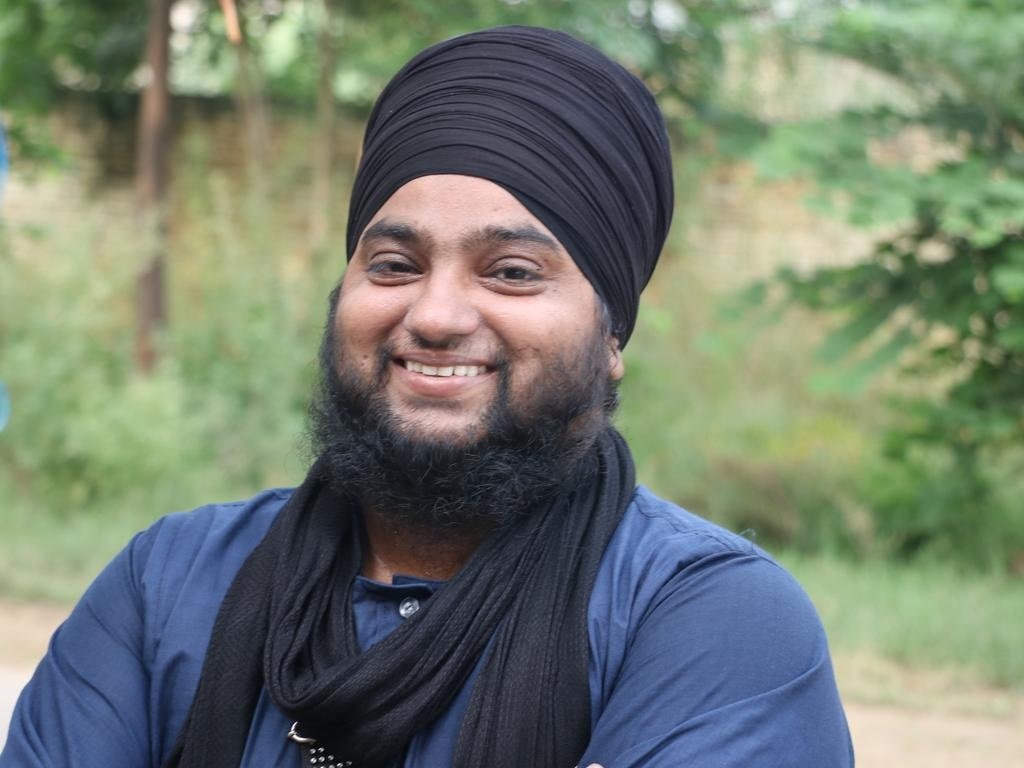 Nguoi phu nu bi chong bo vi bat ngo moc rau hinh anh