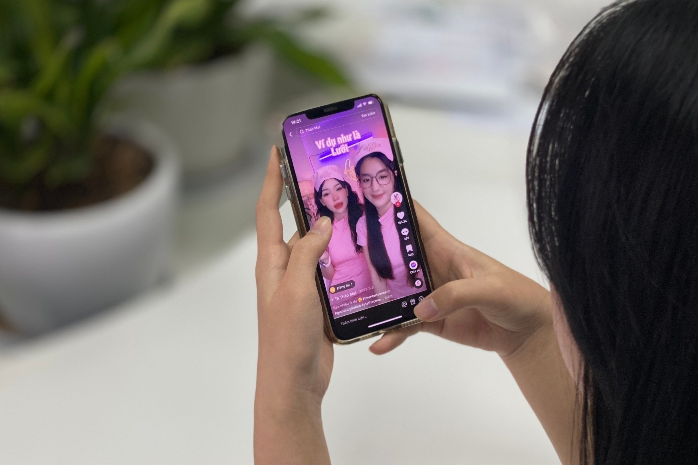 Loan ‘thay’ day gioi tinh, tieng Anh, giam can o TikTok hinh anh