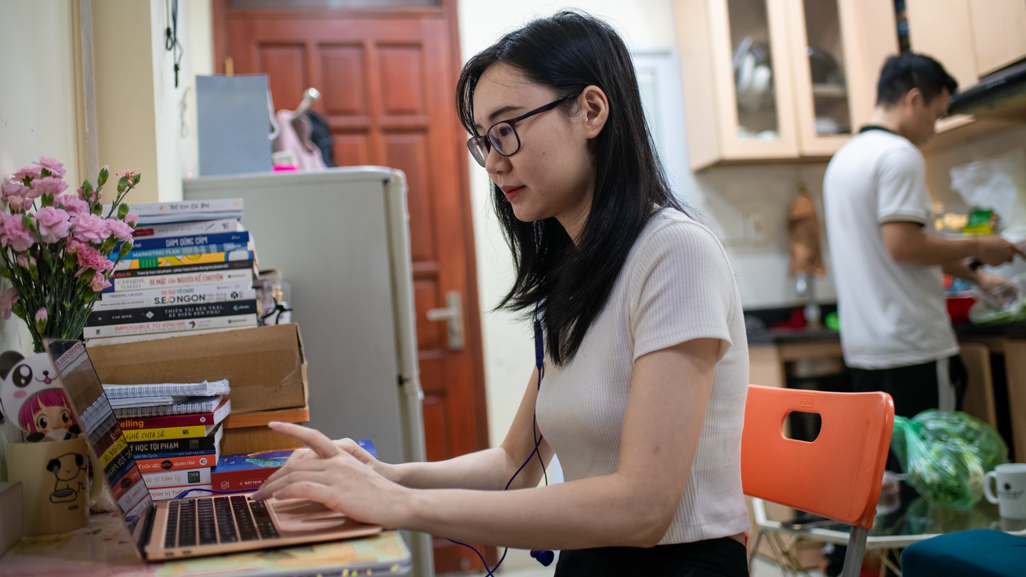 Ap luc cua cac ba vo kiem nhieu tien hon chong hinh anh