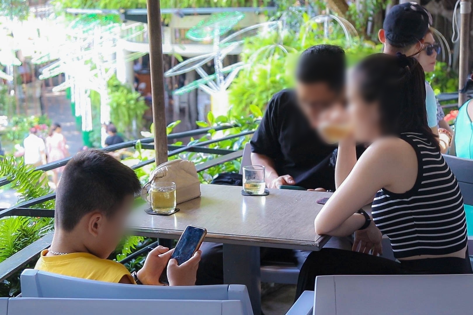 Con doi cha me cho choi TikTok vi 'cac ban trend nao cung biet' hinh anh