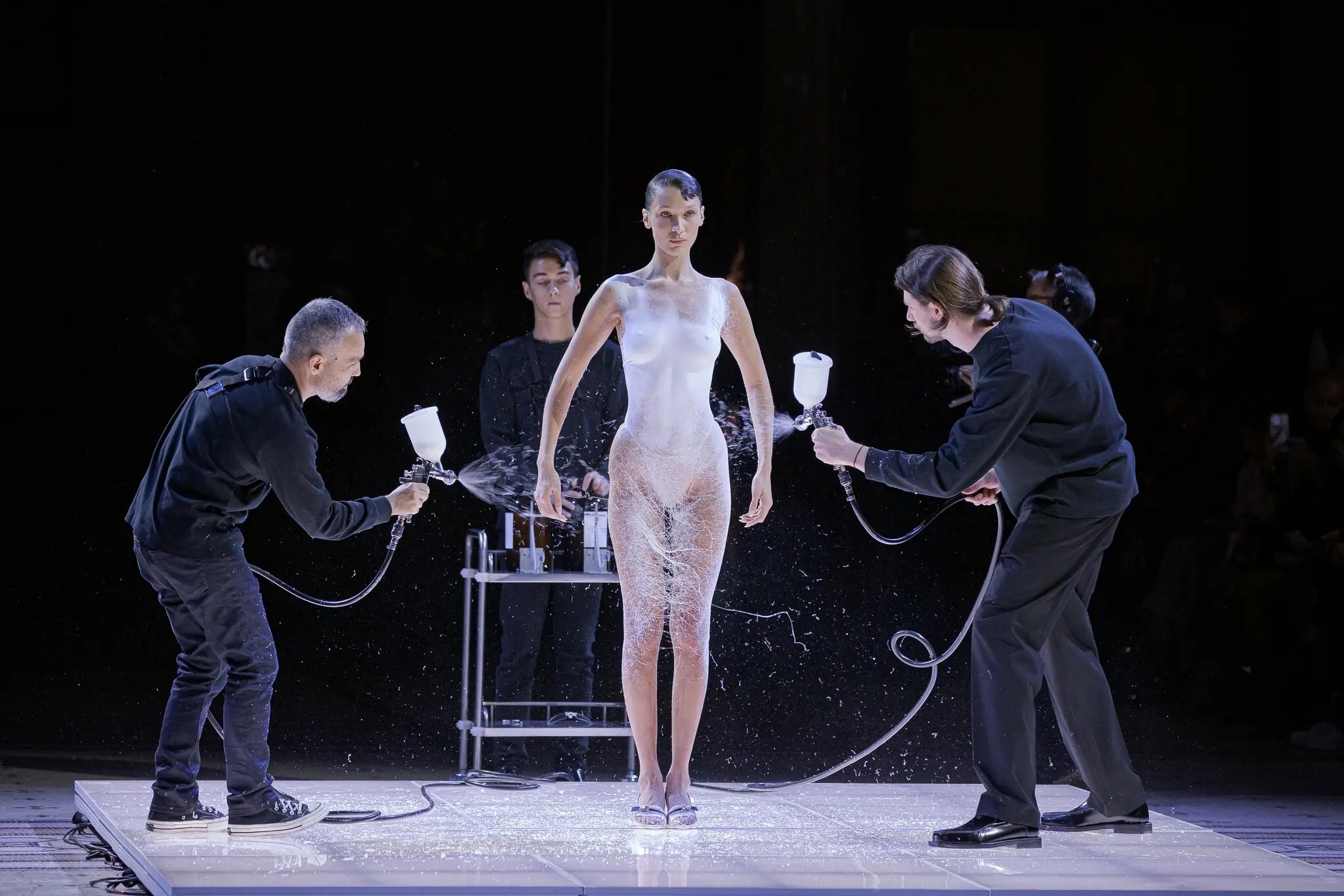 Nguoi than hinh ngoai co anh 3