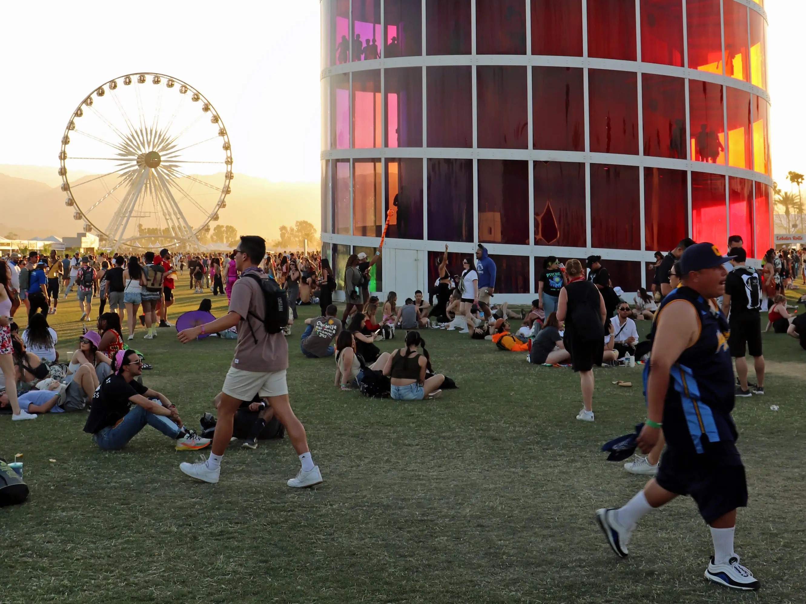 Coachella ảnh 2 Coachella anh 2