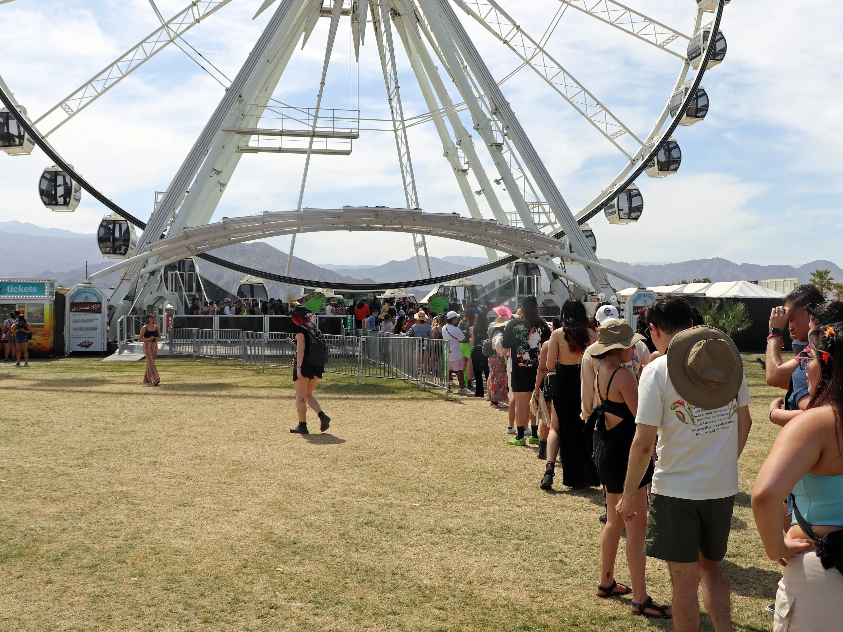 Coachella ảnh 3 Coachella anh 3