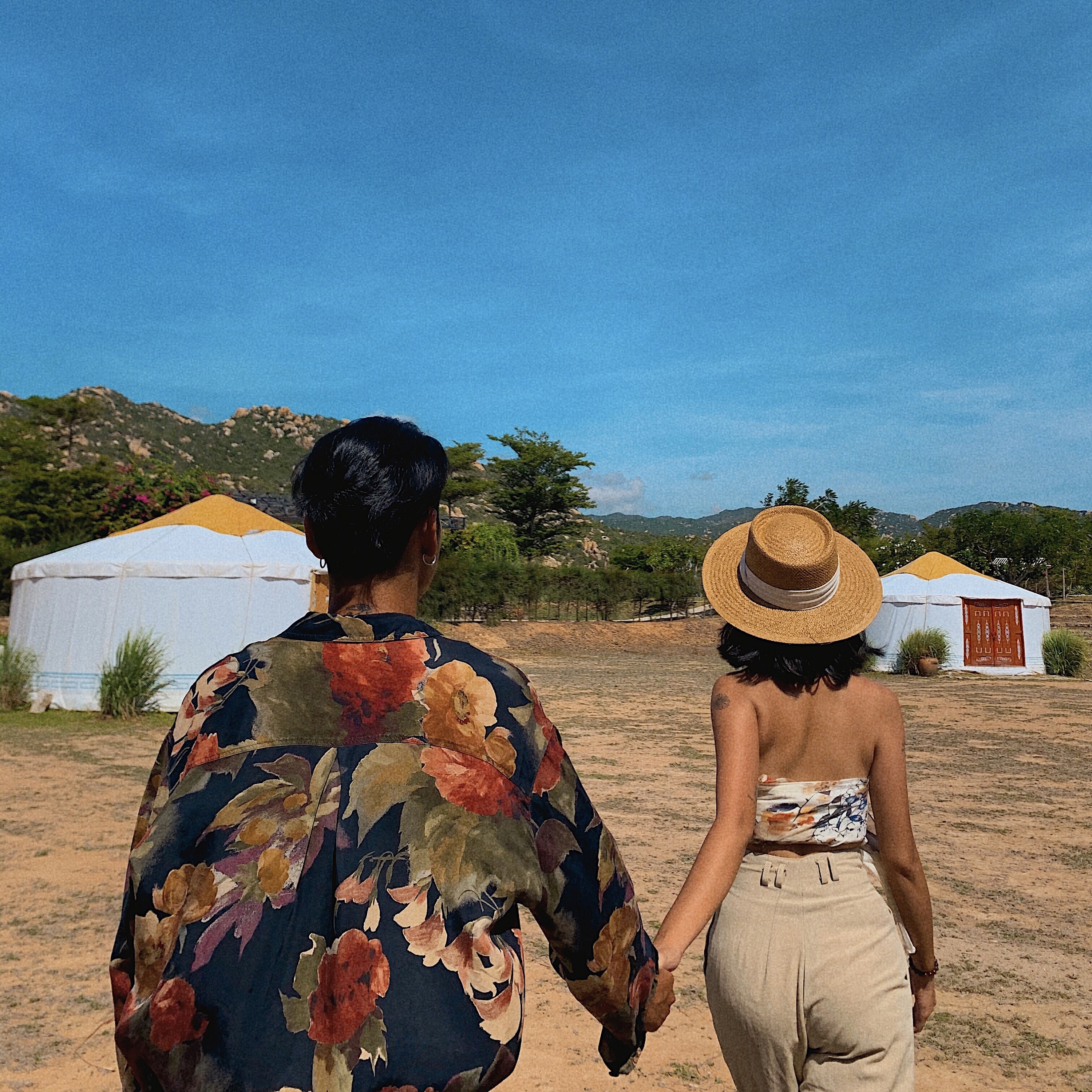 Cap doi me du lich anh 10