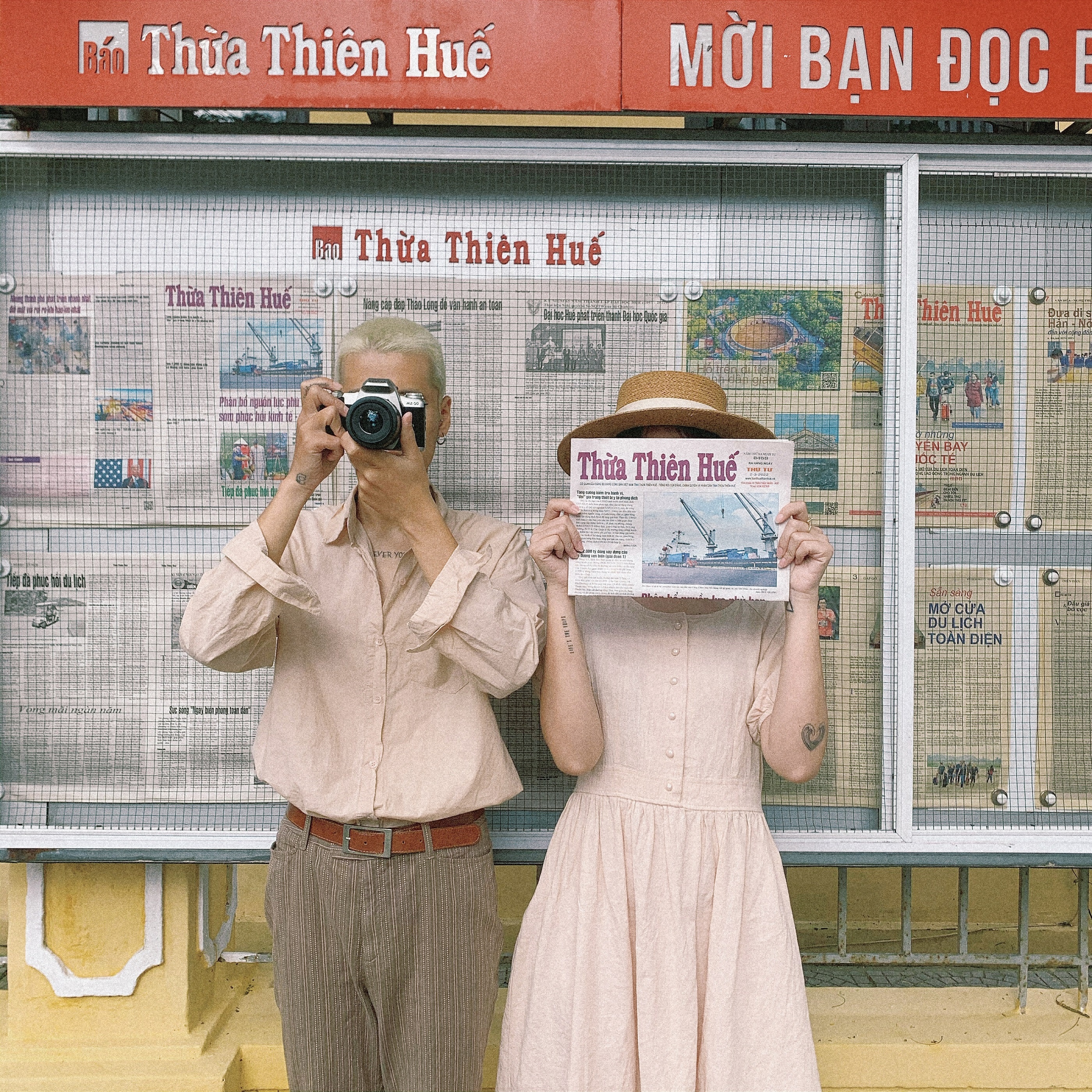 Cap doi me du lich anh 9