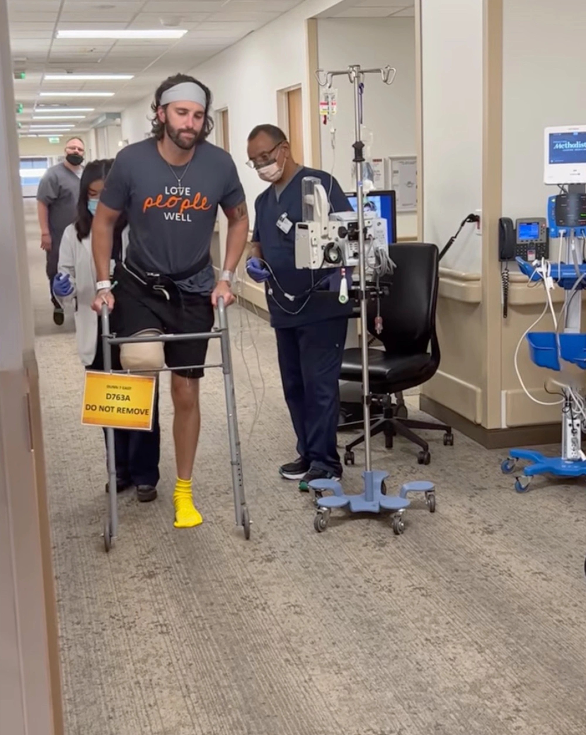 Chang trai cat cut chan anh 2