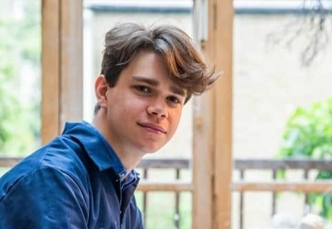 Chang trai gay chu y o le dang quang Vua Charles III hinh anh