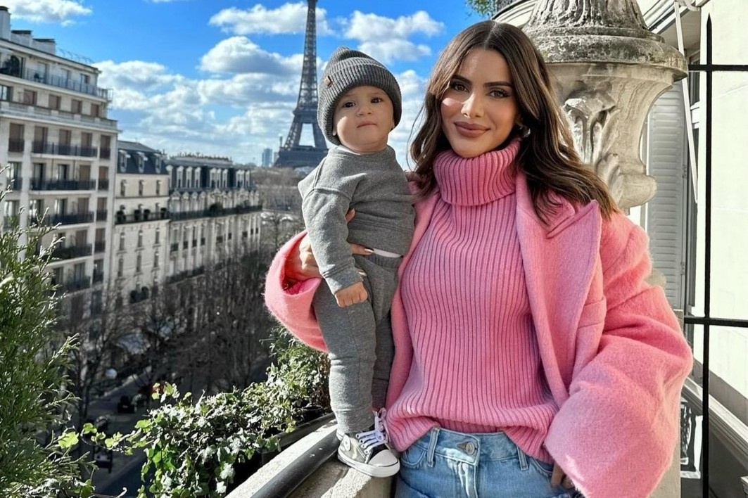 KOL 10 trieu follow gay phan no vi buc anh chup voi con trai hinh anh