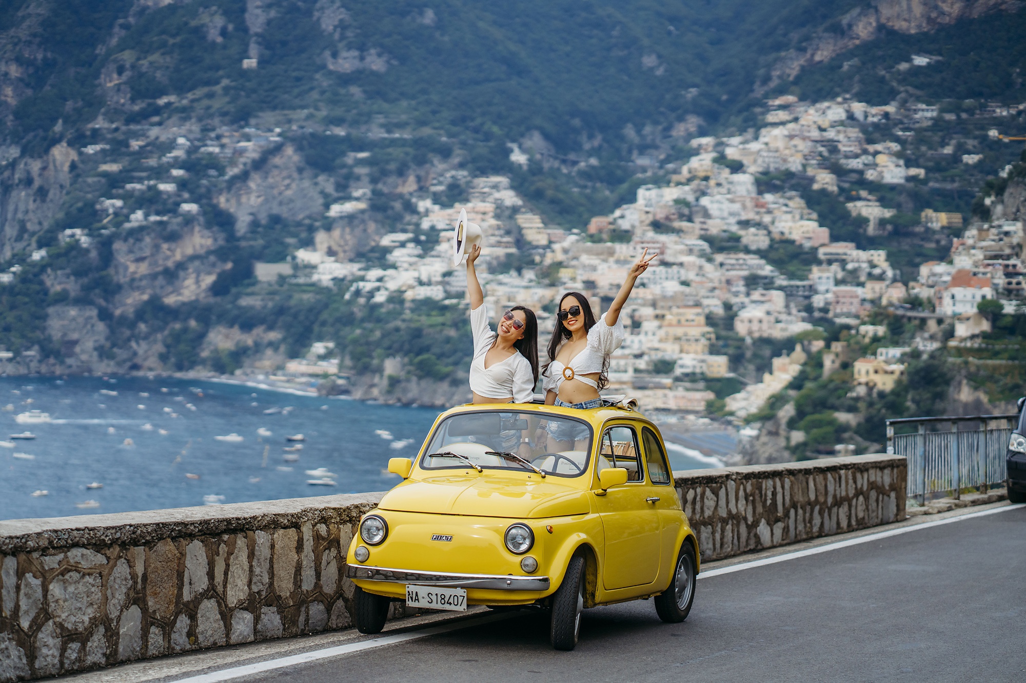 Nhom ban di du lich anh 9